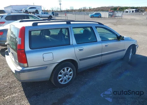 2001 Volvo V70 2.4 z USA, uszkodzony, nr VIN YV1SW61N512059498